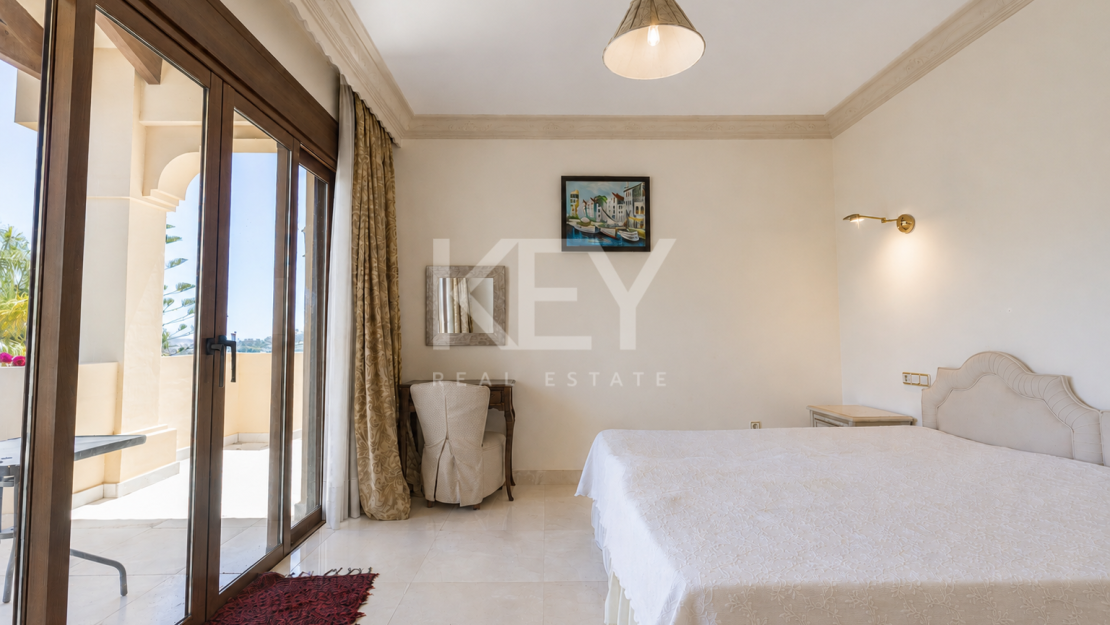 Investment Villa for Sale in La Quinta, Benahavís with Sea Views and Renovation Potential