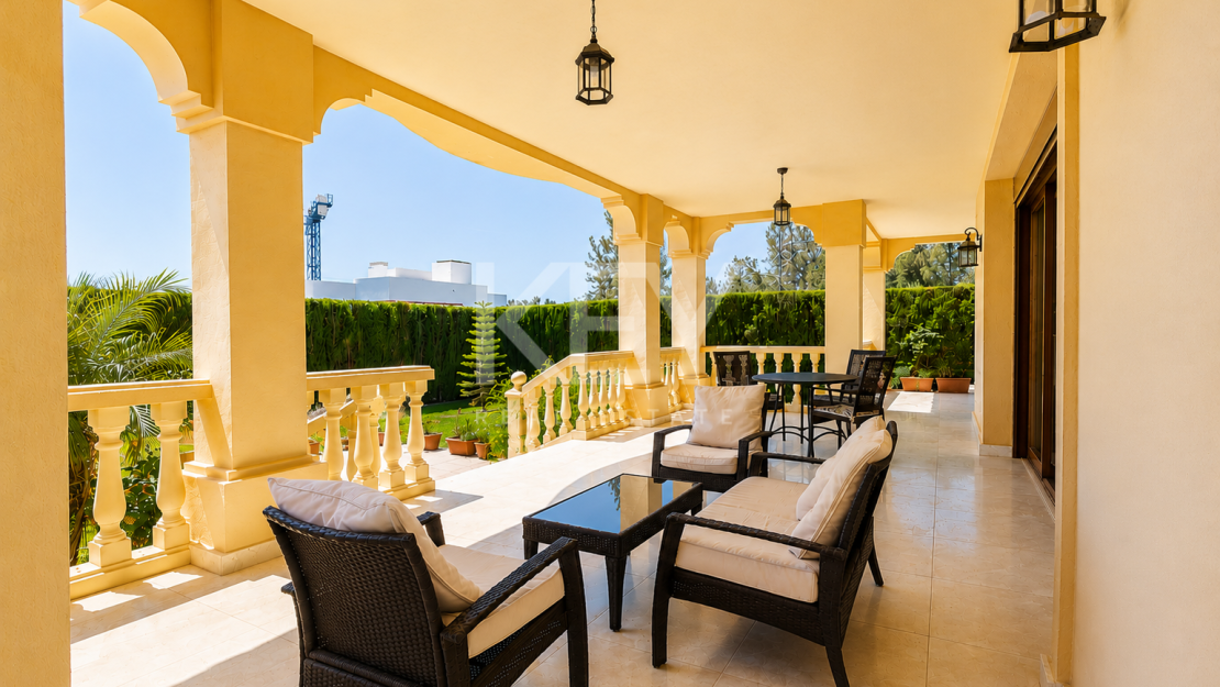 Investment Villa for Sale in La Quinta, Benahavís with Sea Views and Renovation Potential