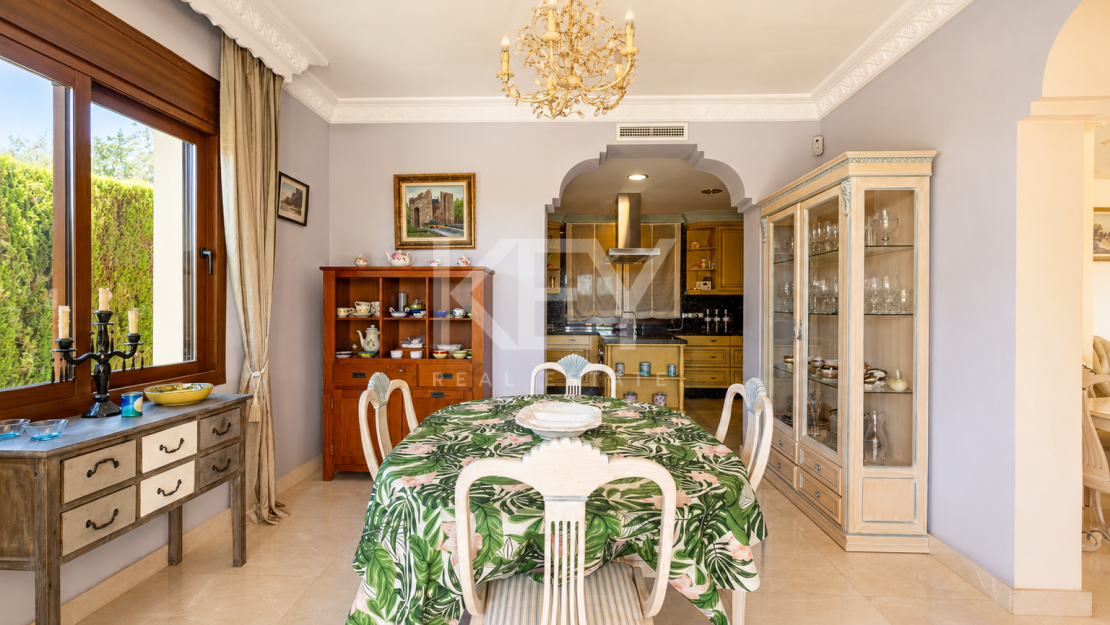 Investment Villa for Sale in La Quinta, Benahavís with Sea Views and Renovation Potential