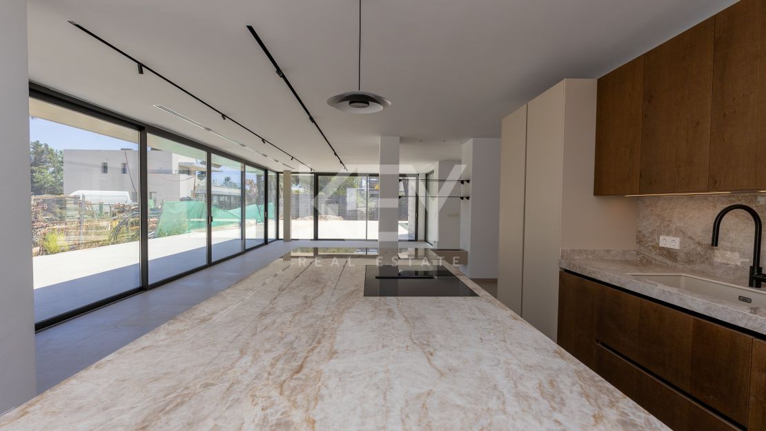 New Build Beachside Luxury Villa in Cortijo Blanco, Marbella
