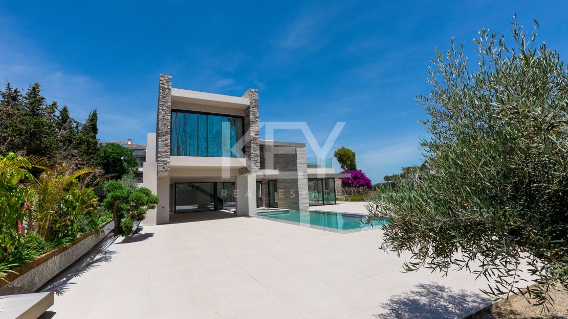 New Build Beachside Luxury Villa in Cortijo Blanco, Marbella