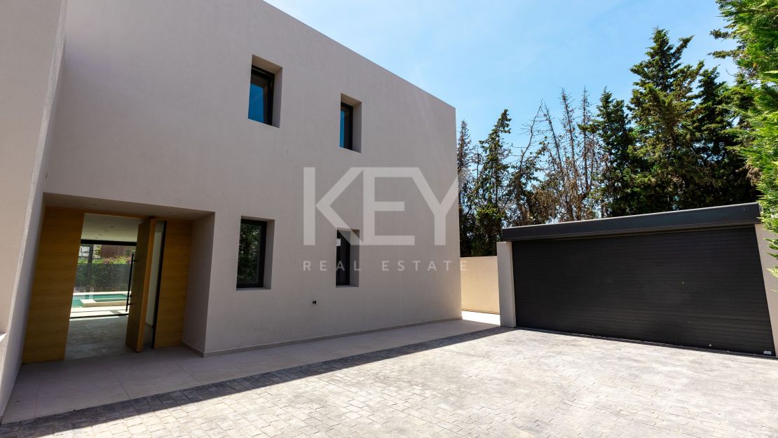 New Build Beachside Luxury Villa in Cortijo Blanco, Marbella