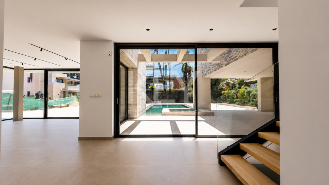 New Build Beachside Luxury Villa in Cortijo Blanco, Marbella