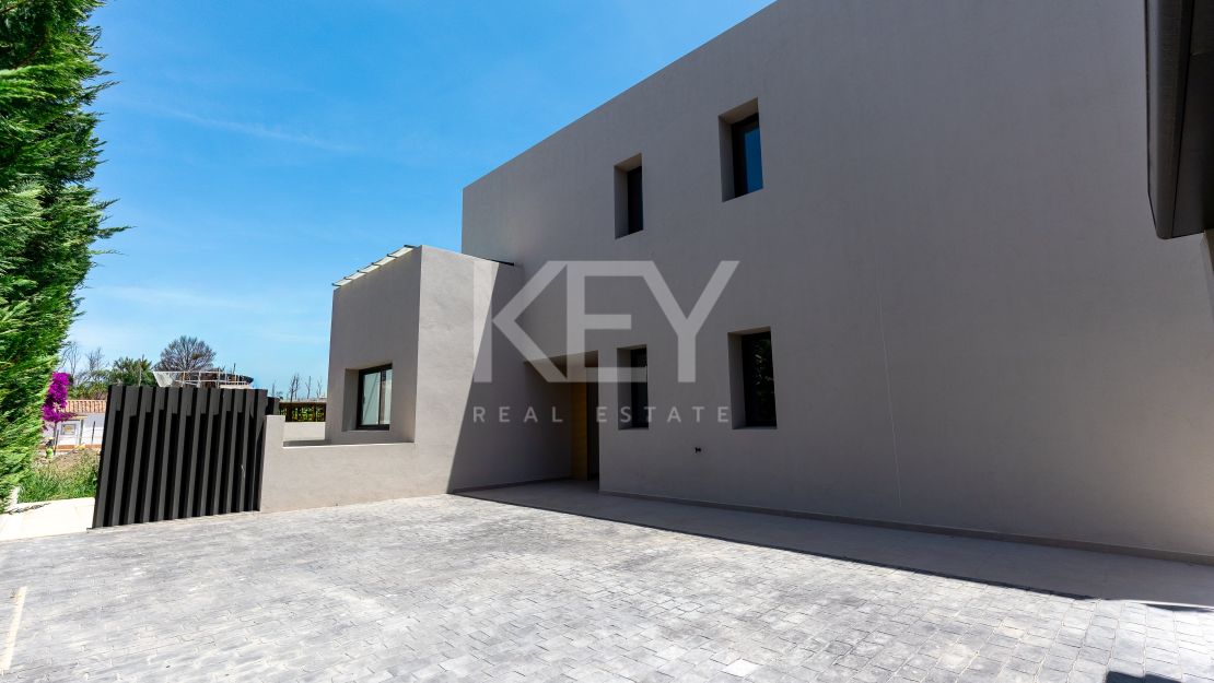 New Build Beachside Luxury Villa in Cortijo Blanco, Marbella