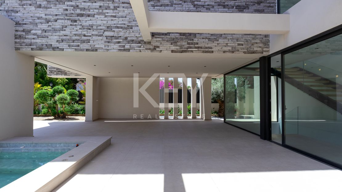 New Build Beachside Luxury Villa in Cortijo Blanco, Marbella