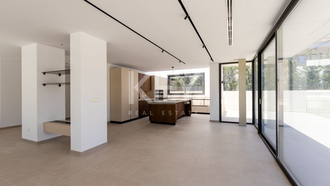 New Build Beachside Luxury Villa in Cortijo Blanco, Marbella