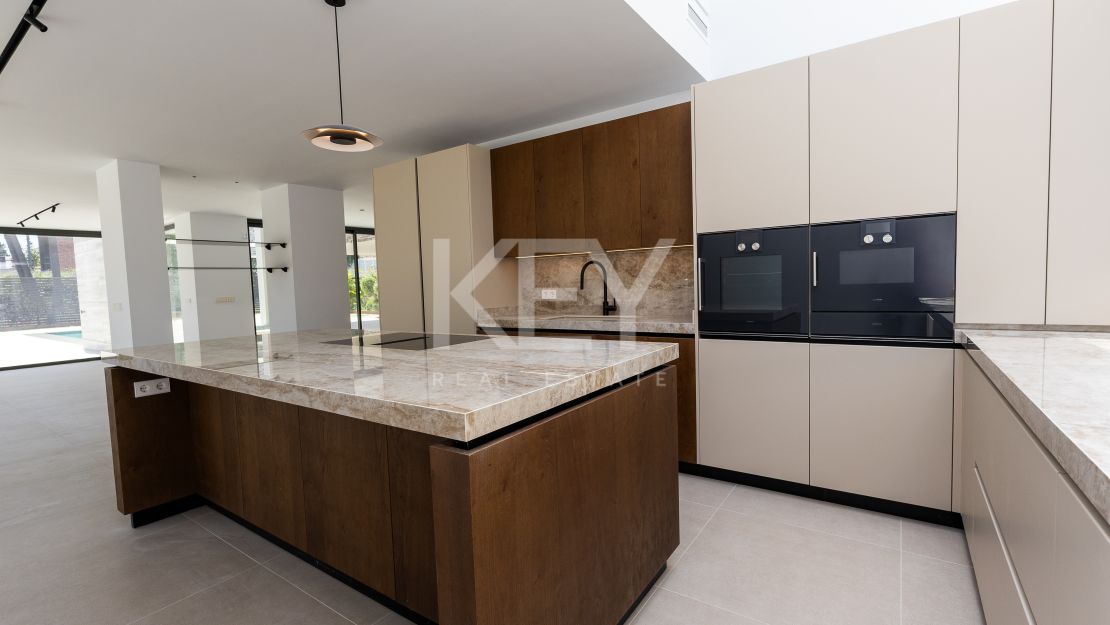 New Build Beachside Luxury Villa in Cortijo Blanco, Marbella