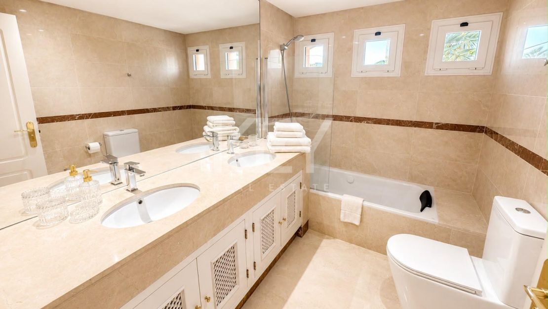Precioso Apartamento Reformado en Planta Baja de Tres Dormitorios en Alquiler de Larga Temporada en Bahía de Alcántara, Marbella