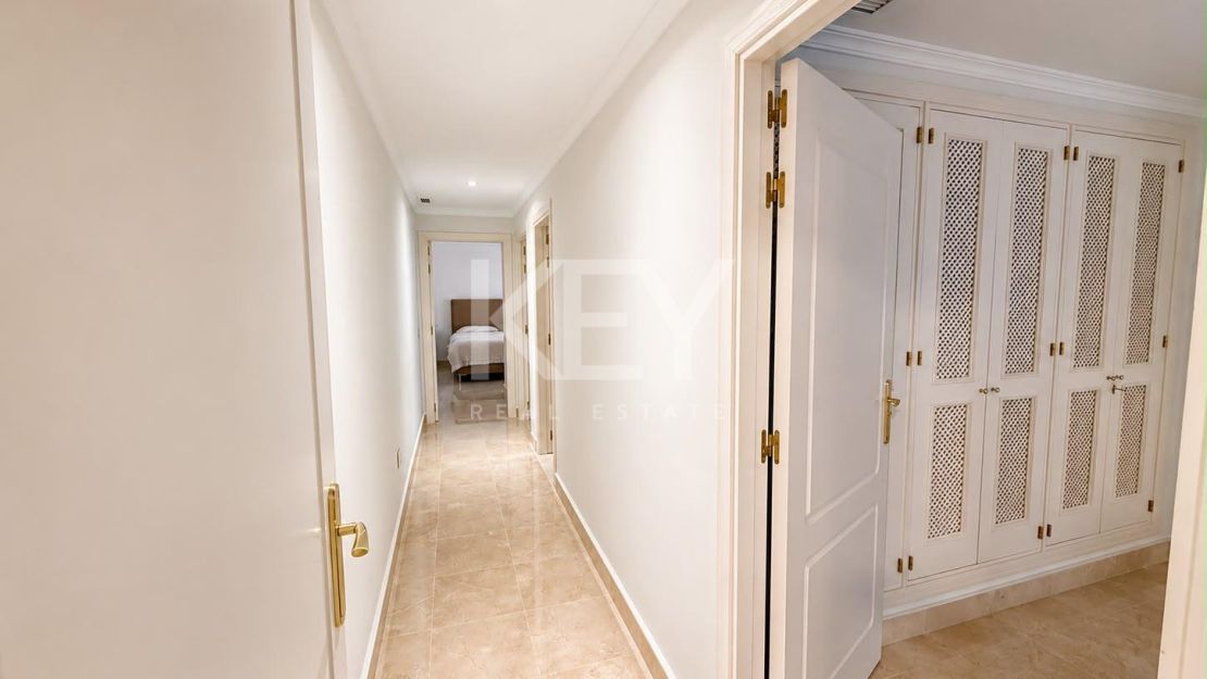 Precioso Apartamento Reformado en Planta Baja de Tres Dormitorios en Alquiler de Larga Temporada en Bahía de Alcántara, Marbella