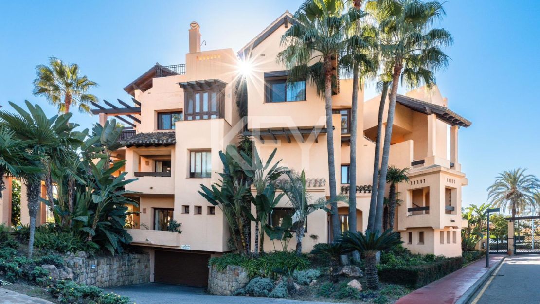Precioso Apartamento Reformado en Planta Baja de Tres Dormitorios en Alquiler de Larga Temporada en Bahía de Alcántara, Marbella