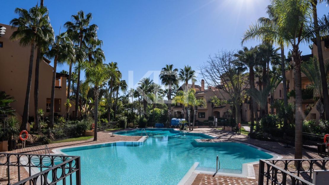 Precioso Apartamento Reformado en Planta Baja de Tres Dormitorios en Alquiler de Larga Temporada en Bahía de Alcántara, Marbella