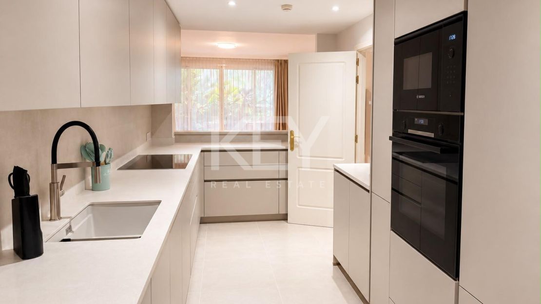 Precioso Apartamento Reformado en Planta Baja de Tres Dormitorios en Alquiler de Larga Temporada en Bahía de Alcántara, Marbella