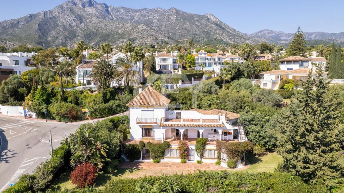 Redevelopment Villa for Sale in Rocío de Nagüeles, Marbella Golden Mile with Sea Views and Investment Potential