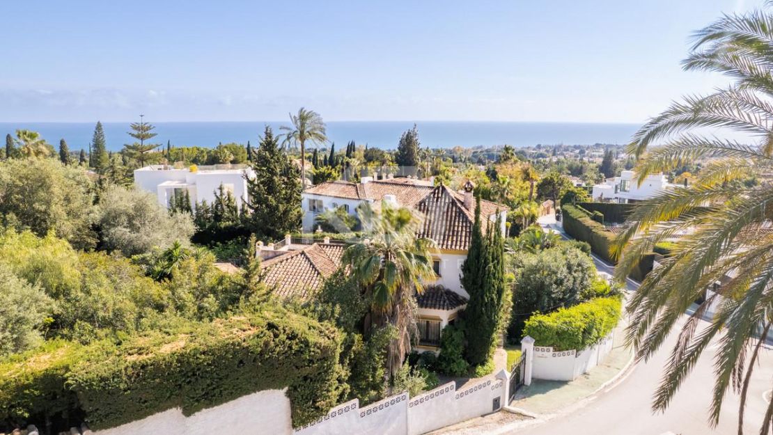 Redevelopment Villa for Sale in Rocío de Nagüeles, Marbella Golden Mile with Sea Views and Investment Potential