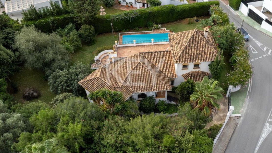 Redevelopment Villa for Sale in Rocío de Nagüeles, Marbella Golden Mile with Sea Views and Investment Potential