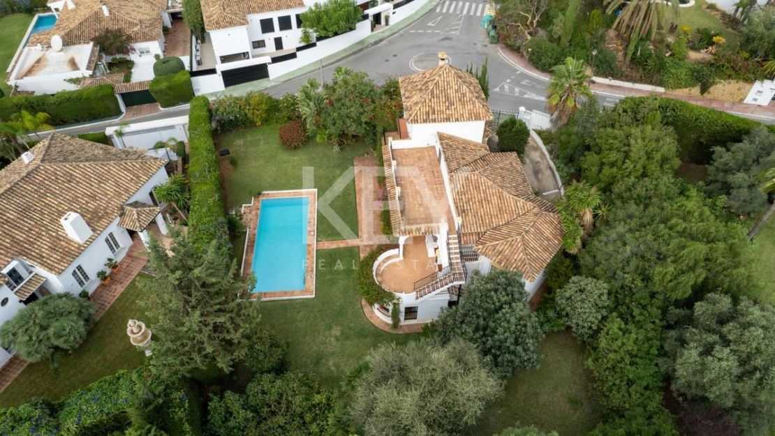 Redevelopment Villa for Sale in Rocío de Nagüeles, Marbella Golden Mile with Sea Views and Investment Potential