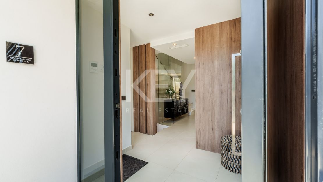 Contemporary Beachside Semi-Detached Villa in Puerto Banus, Marbella