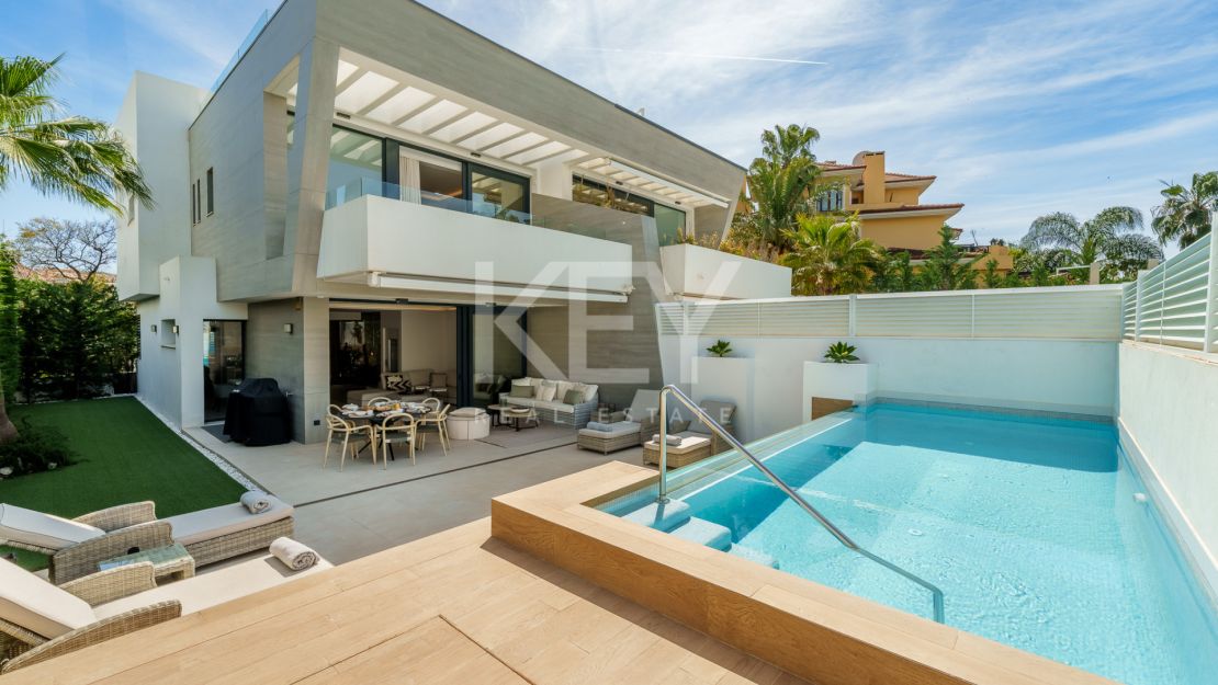 Contemporary Beachside Semi-Detached Villa in Puerto Banus, Marbella