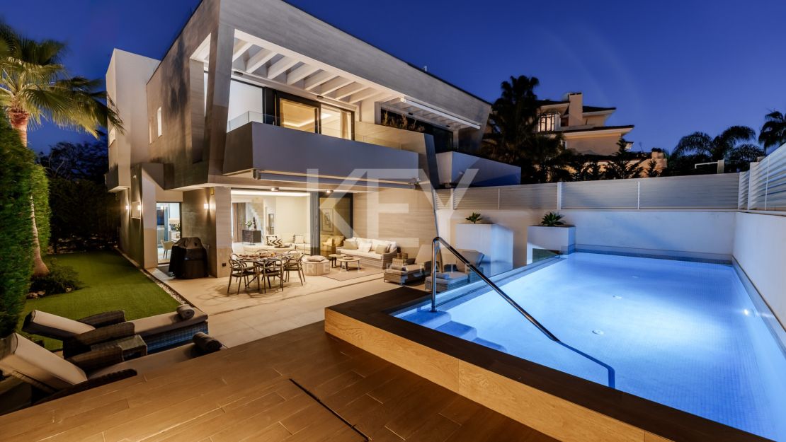Contemporary Beachside Semi-Detached Villa in Puerto Banus, Marbella
