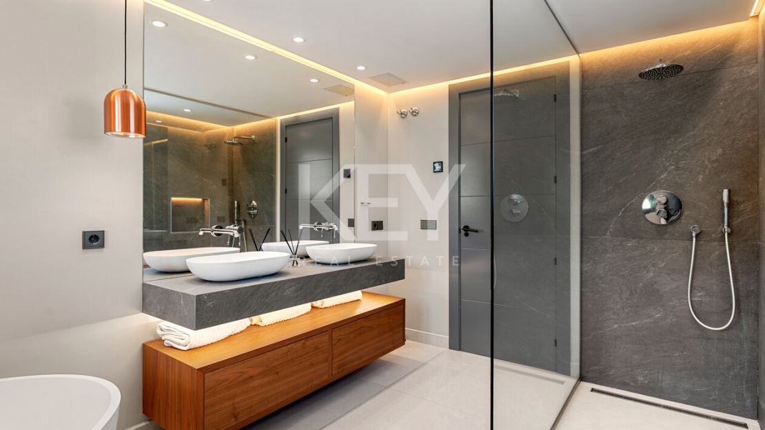 Luxury Villa for Sale in Las Brisas, Nueva Andalucía