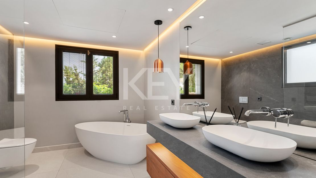 Luxury Villa for Sale in Las Brisas, Nueva Andalucía