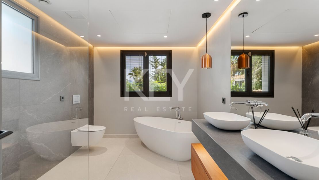 Luxury Villa for Sale in Las Brisas, Nueva Andalucía