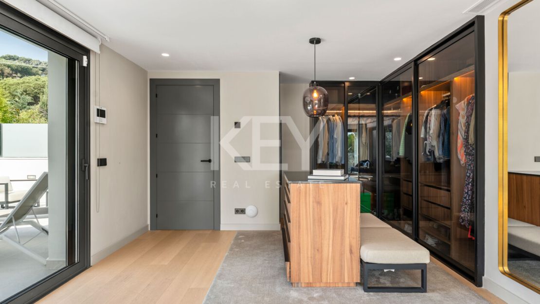 Luxury Villa for Sale in Las Brisas, Nueva Andalucía