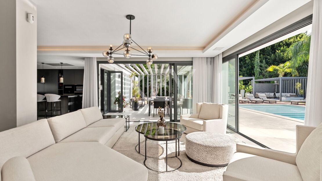 Luxury Villa for Sale in Las Brisas, Nueva Andalucía