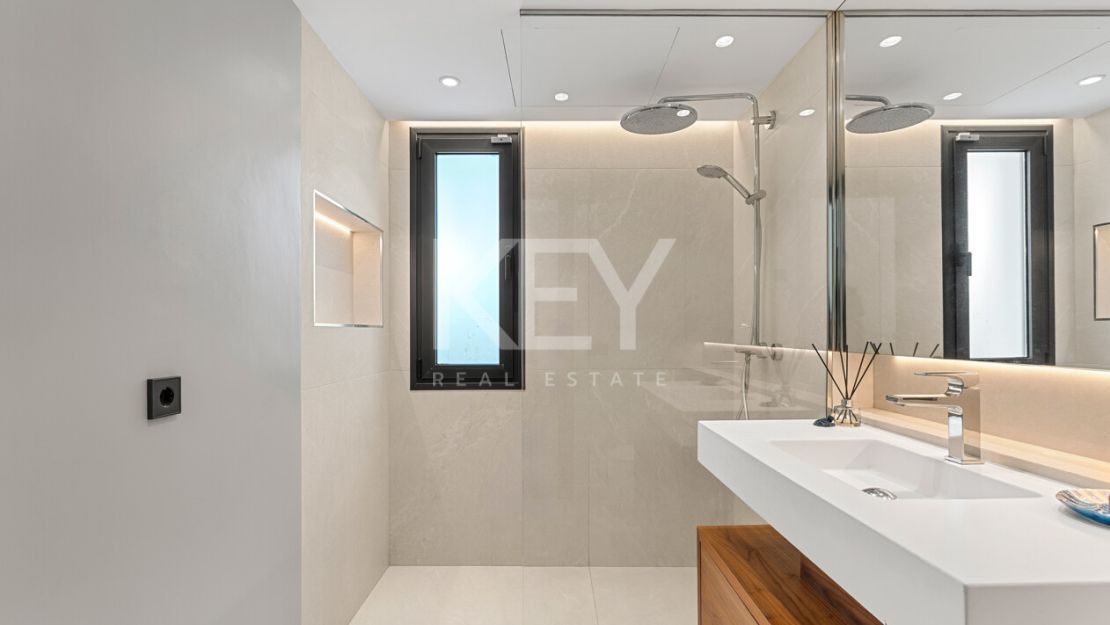 Luxury Villa for Sale in Las Brisas, Nueva Andalucía