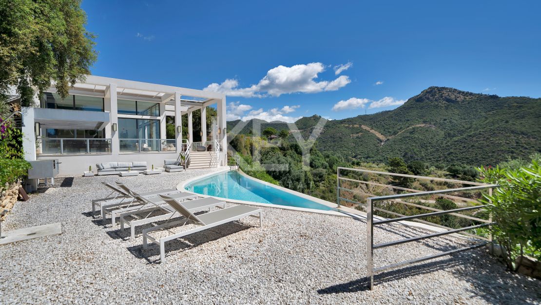 Impresionante Villa Contemporánea En La Exclusiva Urbanización Cerrada De Monte Mayor, Benahavís