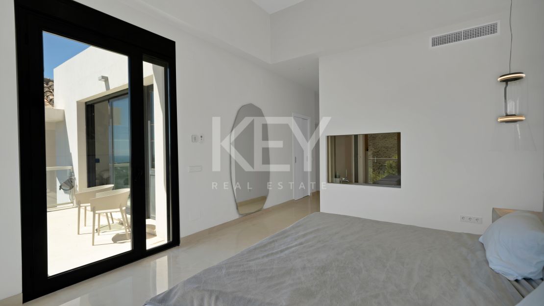 Impresionante Villa Contemporánea En La Exclusiva Urbanización Cerrada De Monte Mayor, Benahavís