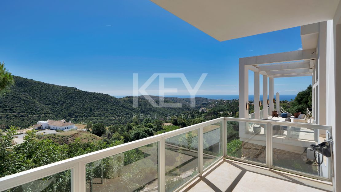 Impresionante Villa Contemporánea En La Exclusiva Urbanización Cerrada De Monte Mayor, Benahavís