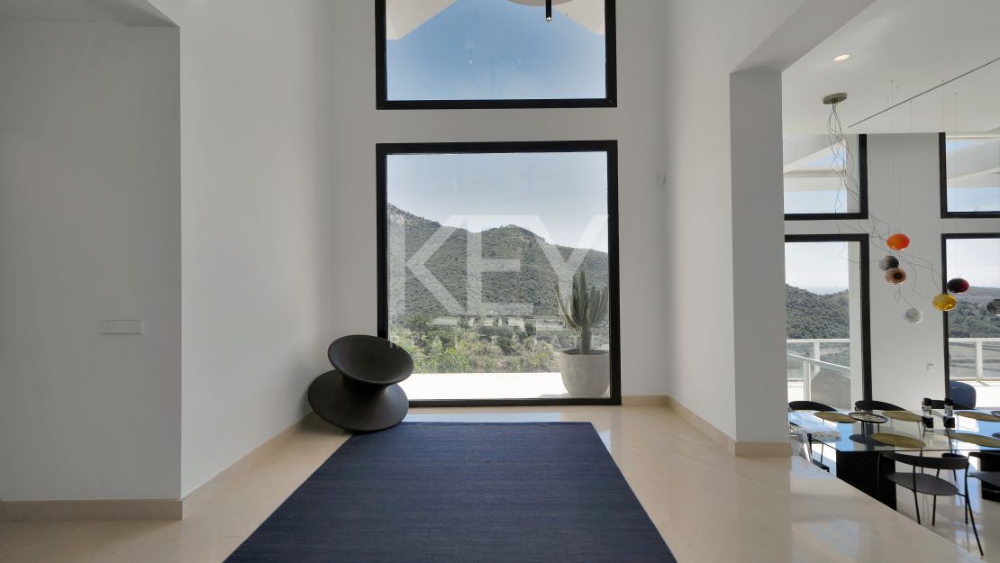 Impresionante Villa Contemporánea En La Exclusiva Urbanización Cerrada De Monte Mayor, Benahavís
