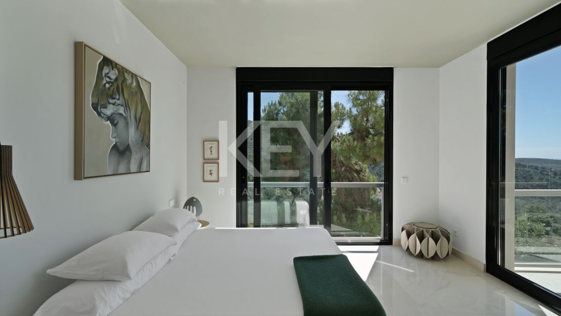 Impresionante Villa Contemporánea En La Exclusiva Urbanización Cerrada De Monte Mayor, Benahavís