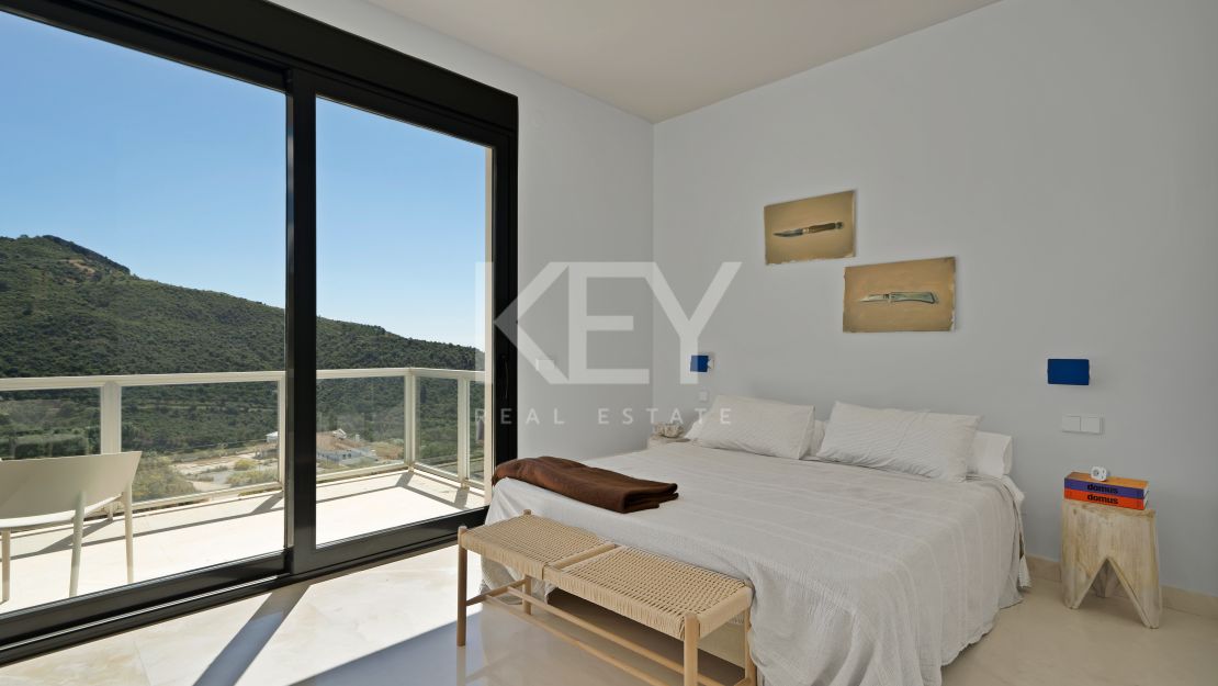 Impresionante Villa Contemporánea En La Exclusiva Urbanización Cerrada De Monte Mayor, Benahavís