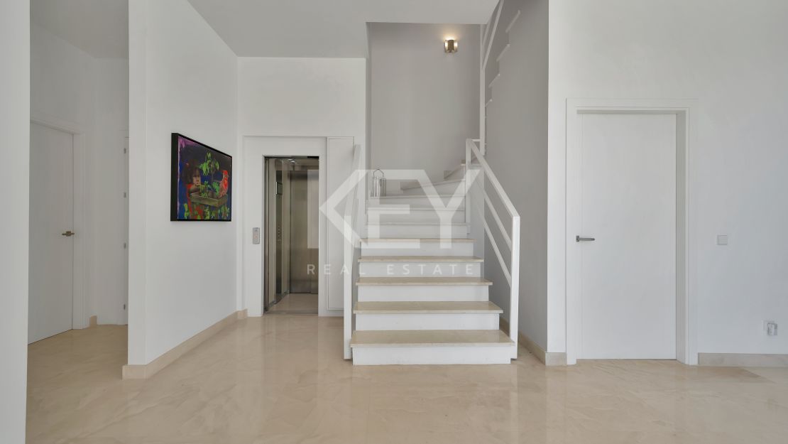 Impresionante Villa Contemporánea En La Exclusiva Urbanización Cerrada De Monte Mayor, Benahavís