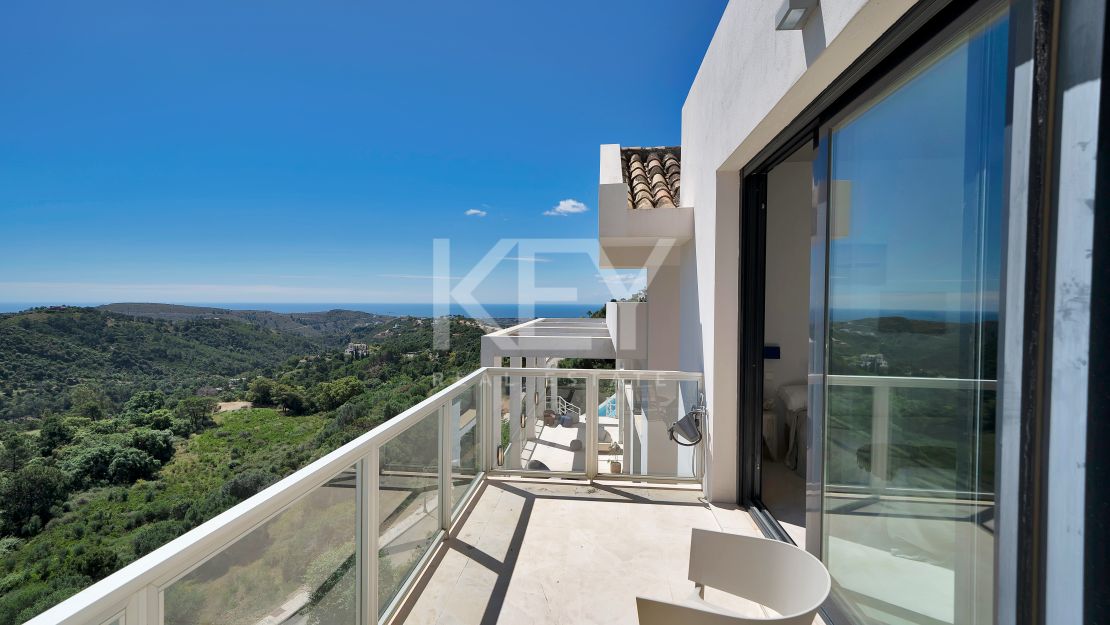 Impresionante Villa Contemporánea En La Exclusiva Urbanización Cerrada De Monte Mayor, Benahavís