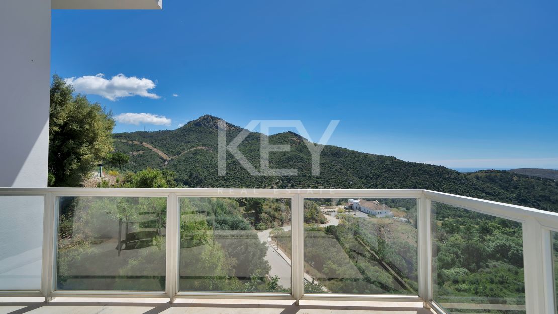 Impresionante Villa Contemporánea En La Exclusiva Urbanización Cerrada De Monte Mayor, Benahavís