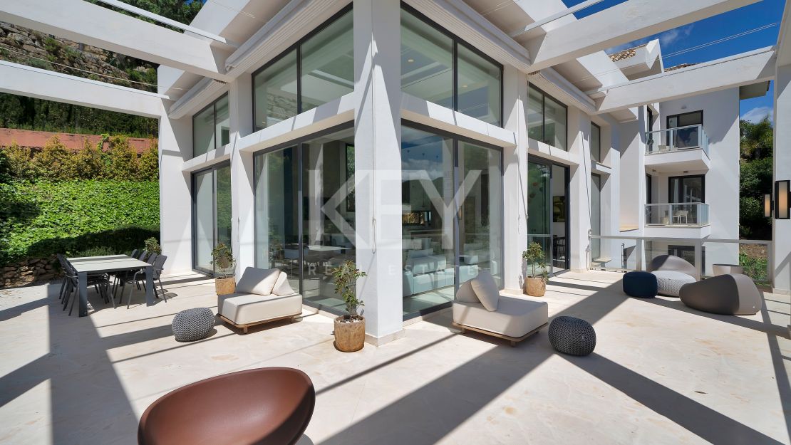 Impresionante Villa Contemporánea En La Exclusiva Urbanización Cerrada De Monte Mayor, Benahavís