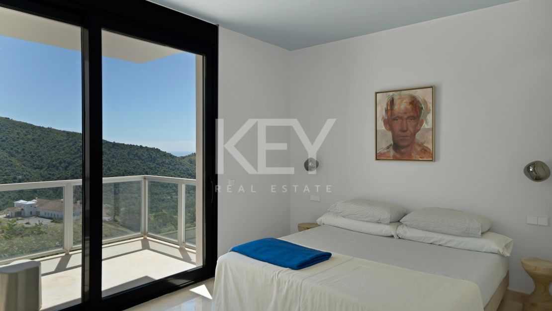 Impresionante Villa Contemporánea En La Exclusiva Urbanización Cerrada De Monte Mayor, Benahavís