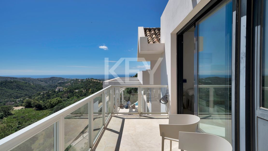 Impresionante Villa Contemporánea En La Exclusiva Urbanización Cerrada De Monte Mayor, Benahavís