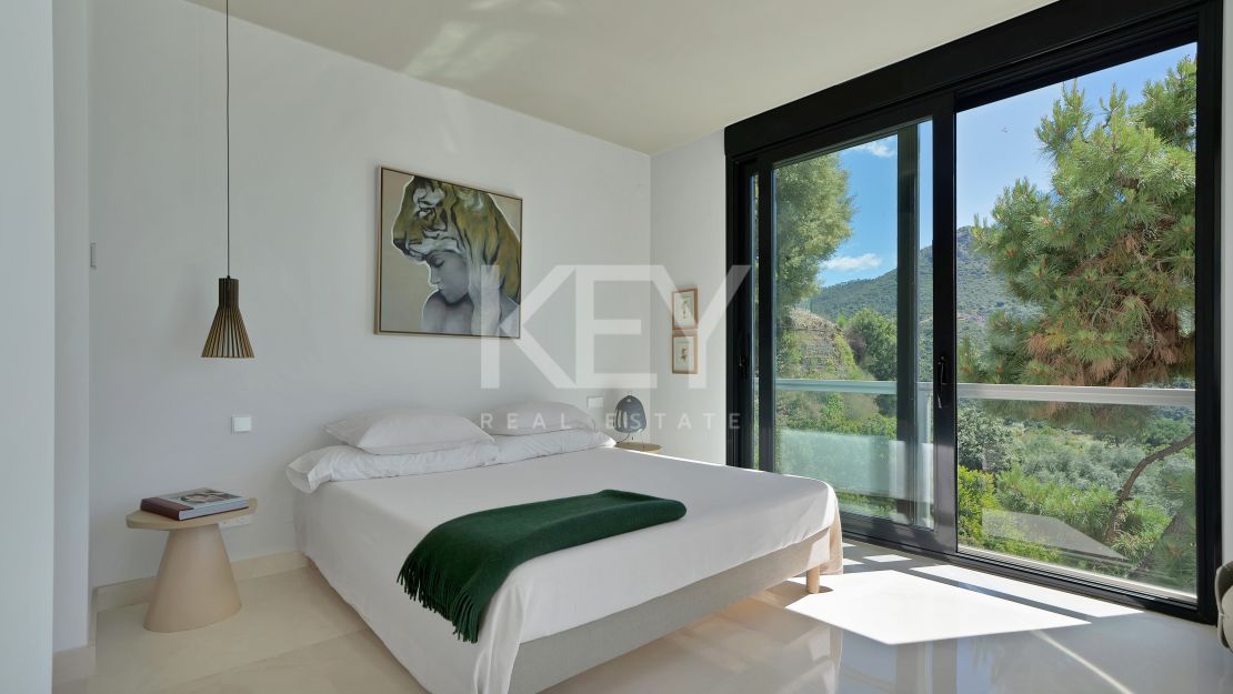 Impresionante Villa Contemporánea En La Exclusiva Urbanización Cerrada De Monte Mayor, Benahavís