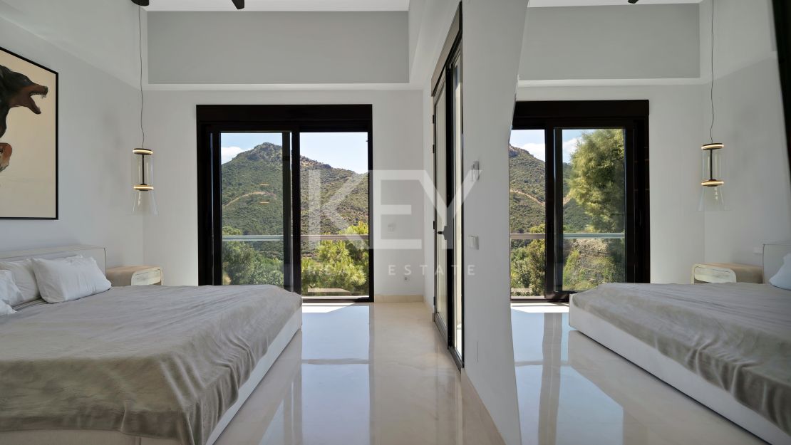 Impresionante Villa Contemporánea En La Exclusiva Urbanización Cerrada De Monte Mayor, Benahavís
