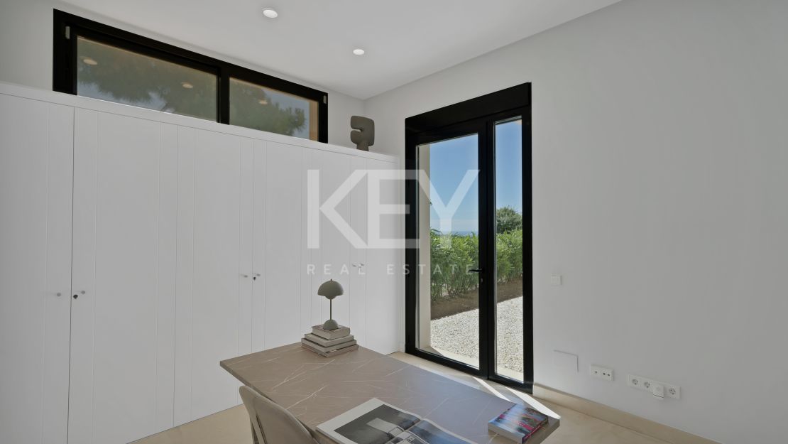 Impresionante Villa Contemporánea En La Exclusiva Urbanización Cerrada De Monte Mayor, Benahavís