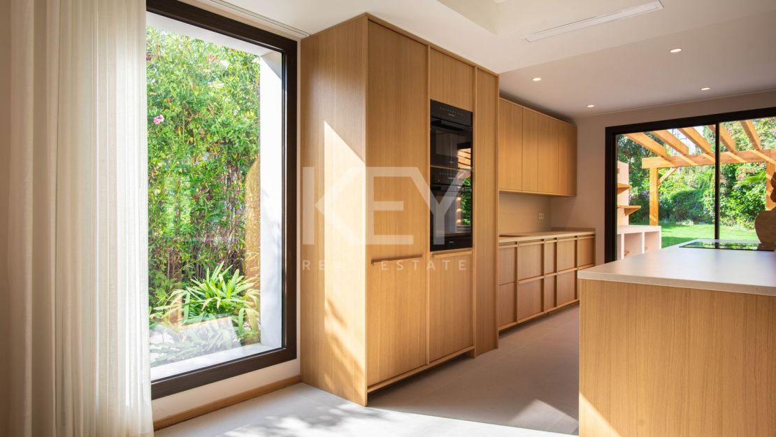 Contemporary Luxury Villa for Sale in Guadalmina Alta, Marbella
