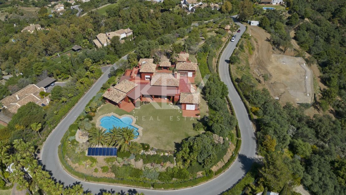 Luxury Villa for Sale in La Zagaleta, Benahavís – Private Mediterranean Home with Sea and Golf Views