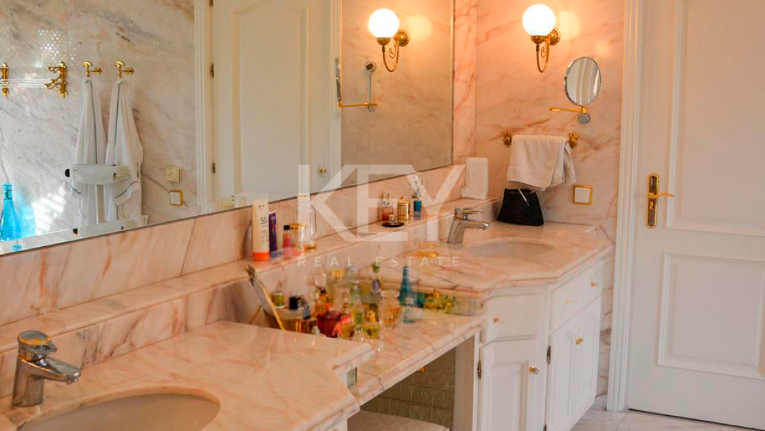 Luxury Villa for Sale in La Zagaleta, Benahavís – Private Mediterranean Home with Sea and Golf Views