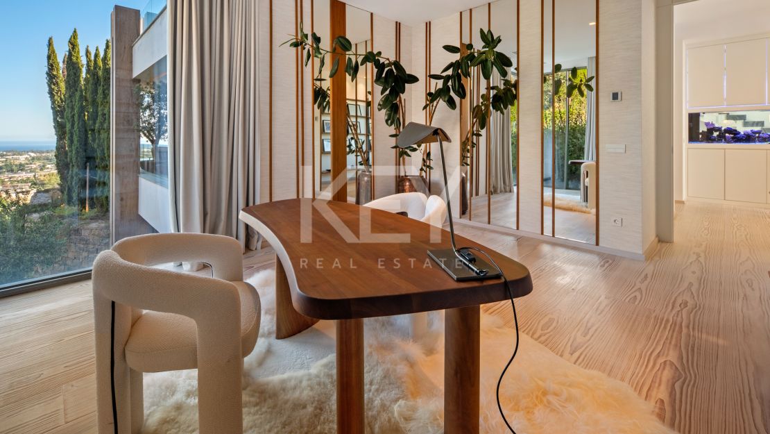 Contemporary Luxury Villa for Sale in Benahavís with Panoramic Sea Views