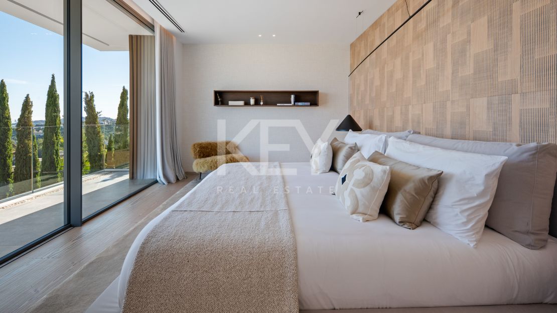 Contemporary Luxury Villa for Sale in Benahavís with Panoramic Sea Views