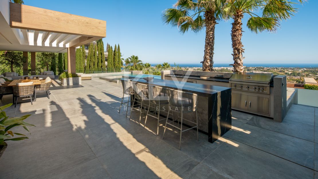 Contemporary Luxury Villa for Sale in Benahavís with Panoramic Sea Views